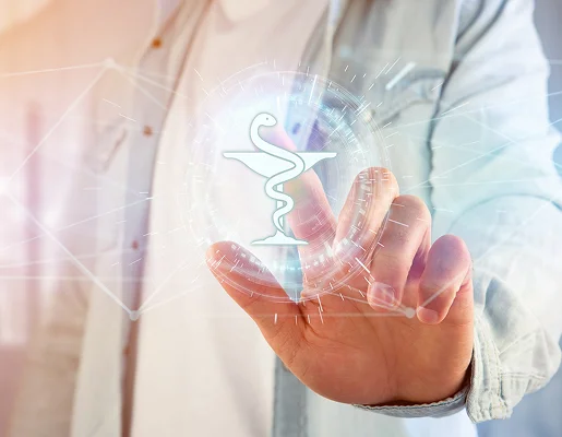 Main touche l'icône numérique du caducée pharmacie, fond abstrait futuriste.